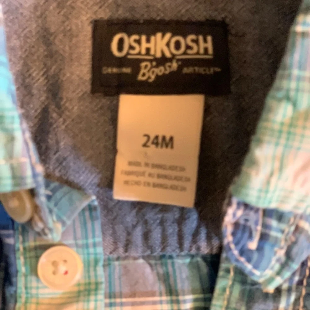 Four button down shirt - Picture 4 of 9